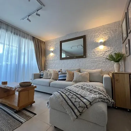 Francia Apartment